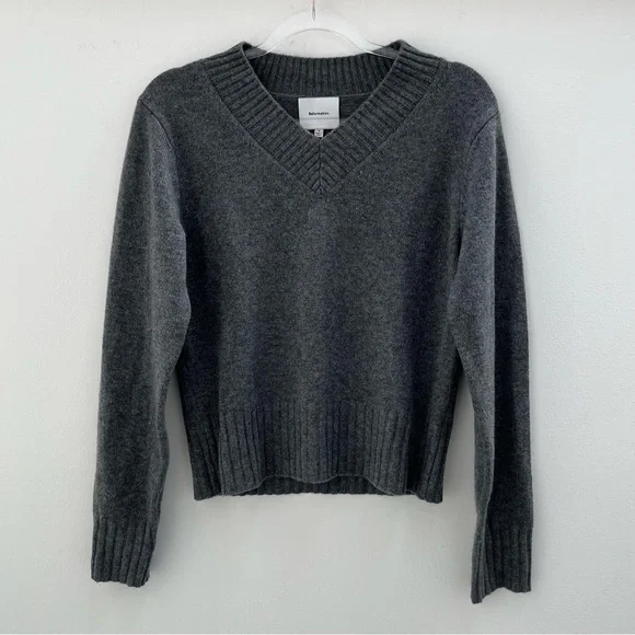 Reformation Dulce 100% Cashmere V-neck Sweater in Thunder Size S - Picture 2 of 10